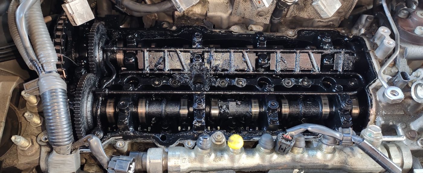 Camshafts and cylinder head with the valve cover off, pre-work